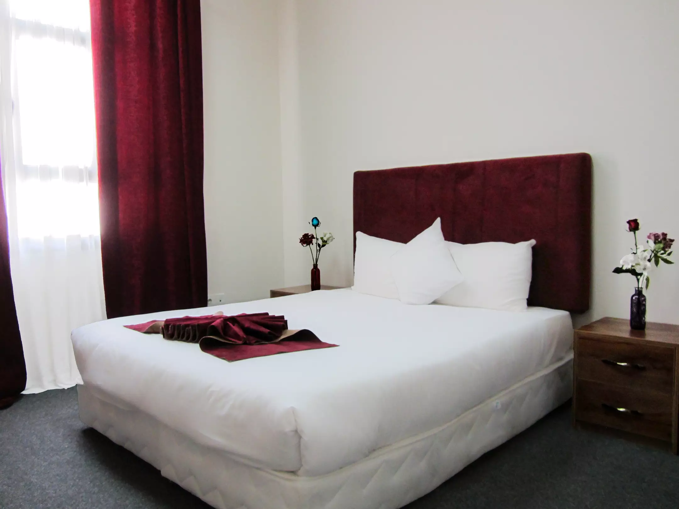 Alibaba https://cdn.alibaba.ir/ostorage/hotel-accommodation-images/6a68679bacd371bfb1354c1e_3 نفره دبل.webp